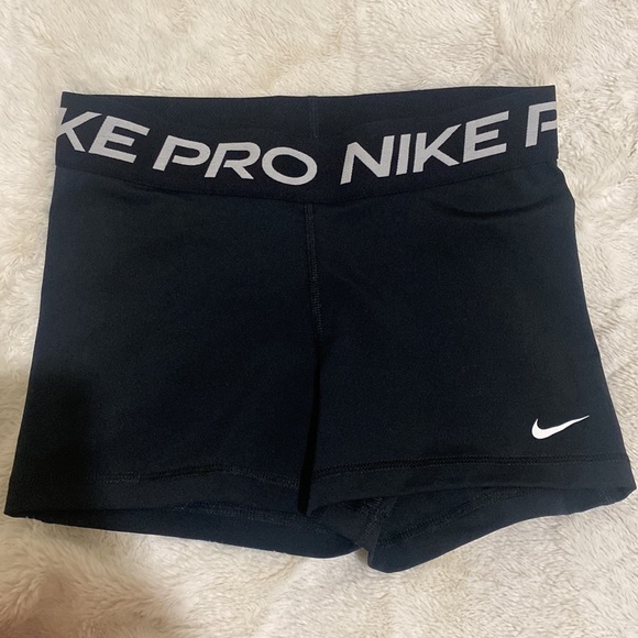 Nike Pro Women's 8cm (approx.) Shorts - Picture 2 of 4